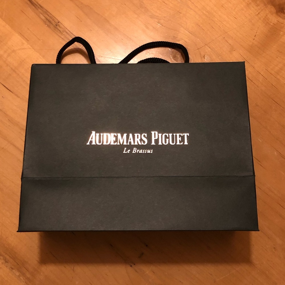 Audemars Piguet Empty new paper bag